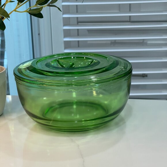Museum-Quality Uranium Glass Refrigerator Bowl w Star lid, Vtg. Radiance Capsule - Picture 13 of 16